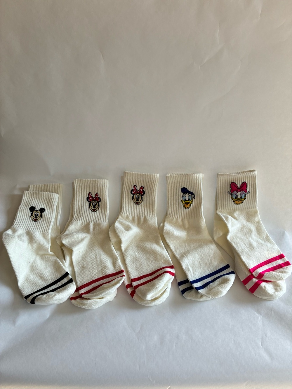 Disney Mickey & Friends 5 Pack Crew Socks Minnie Donald Daisy White
